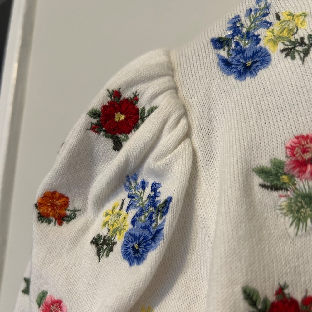 Alice+ Olivia Risa Embroidery Puff Sleeve Sweater Top Small - Picture 10 of 12